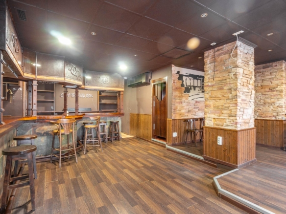 Retail space en alquiler, Castrillon