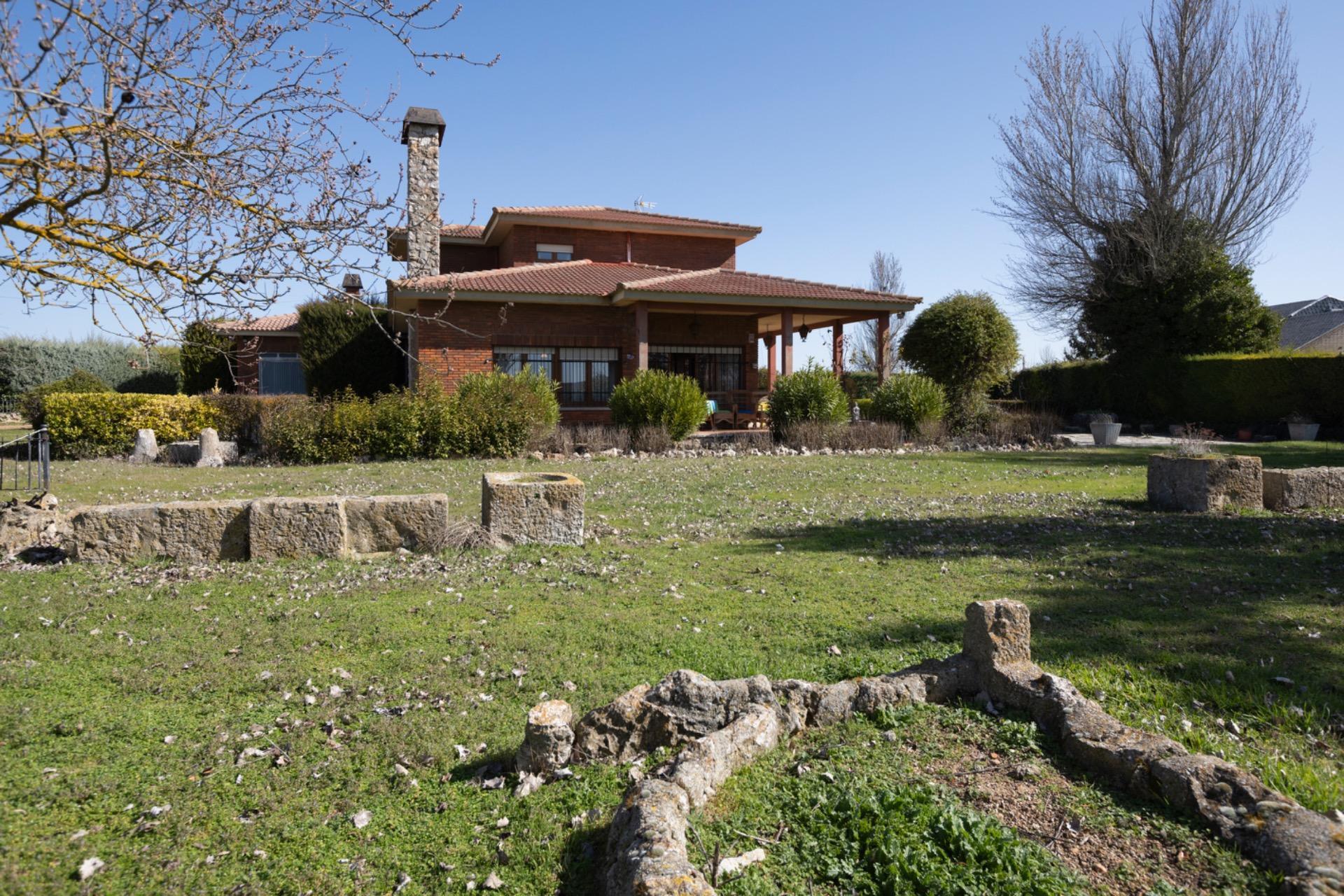 8-2 PARCELA ‘SUELO URBANO’ EN VILLANUBLA DE CASI 7.000 M2 CON VIVIENDA: OPORTUNIDAD DE INVERSIÓN