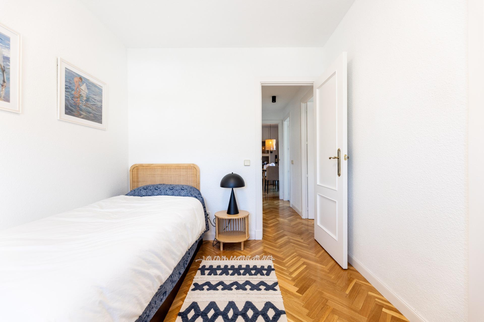 8-10 Luminoso piso con terraza en urbanización en Los Arroyos – El Escorial