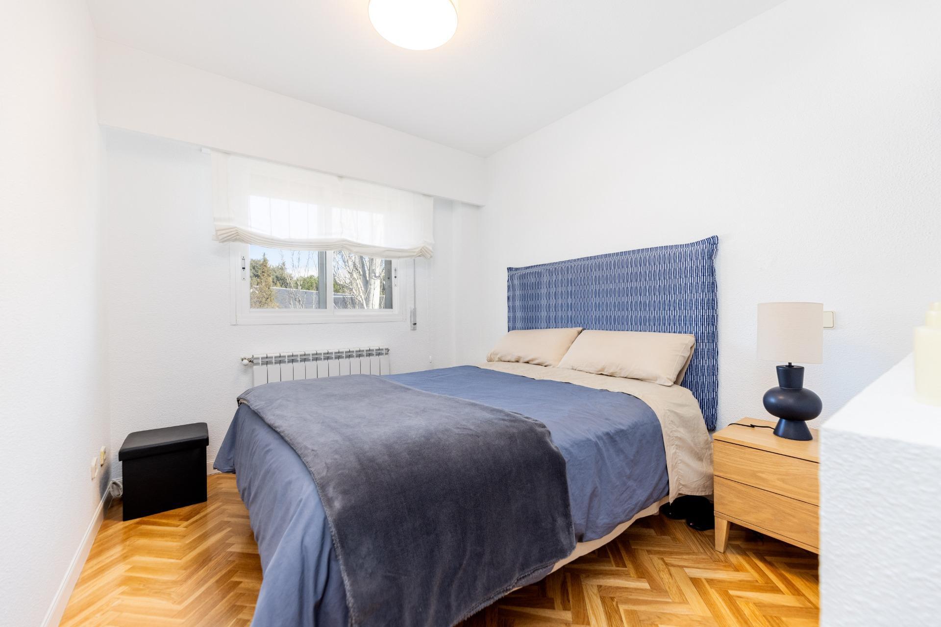 8-12 Luminoso piso con terraza en urbanización en Los Arroyos – El Escorial