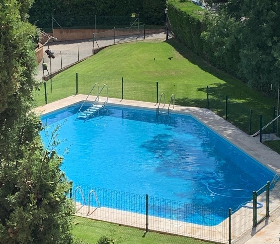 Luminoso piso con terraza en urbanización en Los Arroyos – El Escorial
