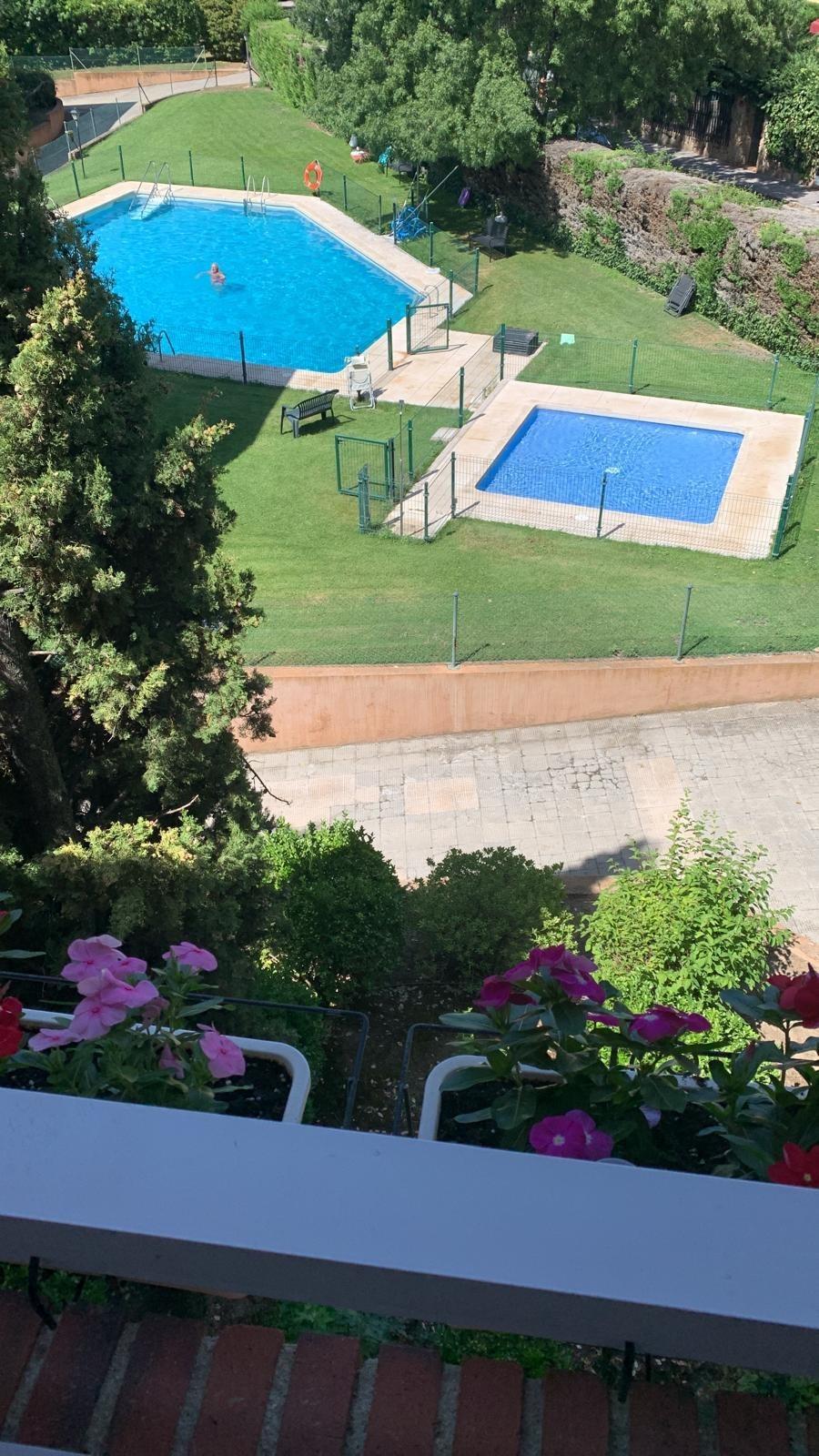 8-32 Luminoso piso con terraza en urbanización en Los Arroyos – El Escorial