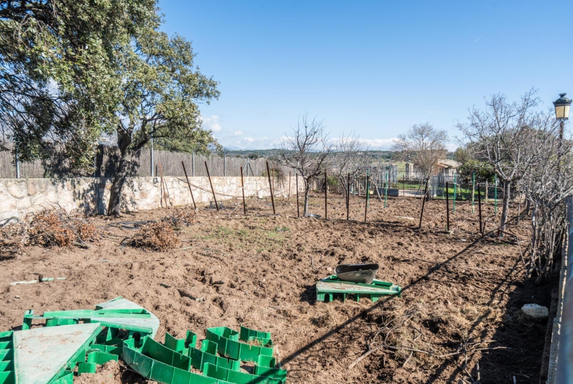 FINCA GANADERA DE LUJO EN ROBLEDO DE CHAVELA CON PLAZA DE TOROS Y ESPACIOS PARA EVENTOS