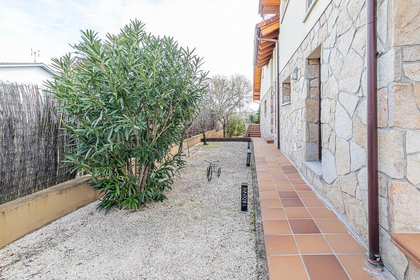 14-79 Espectacular vivienda unifamiliar en la Sierra de Guadarrama