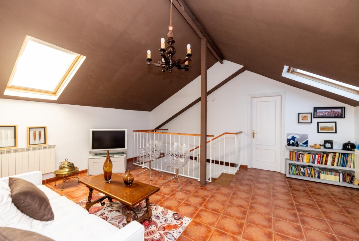 EXCLUSIVO CHALET INDEPENDIENTE EN LOS PEÑASCALES