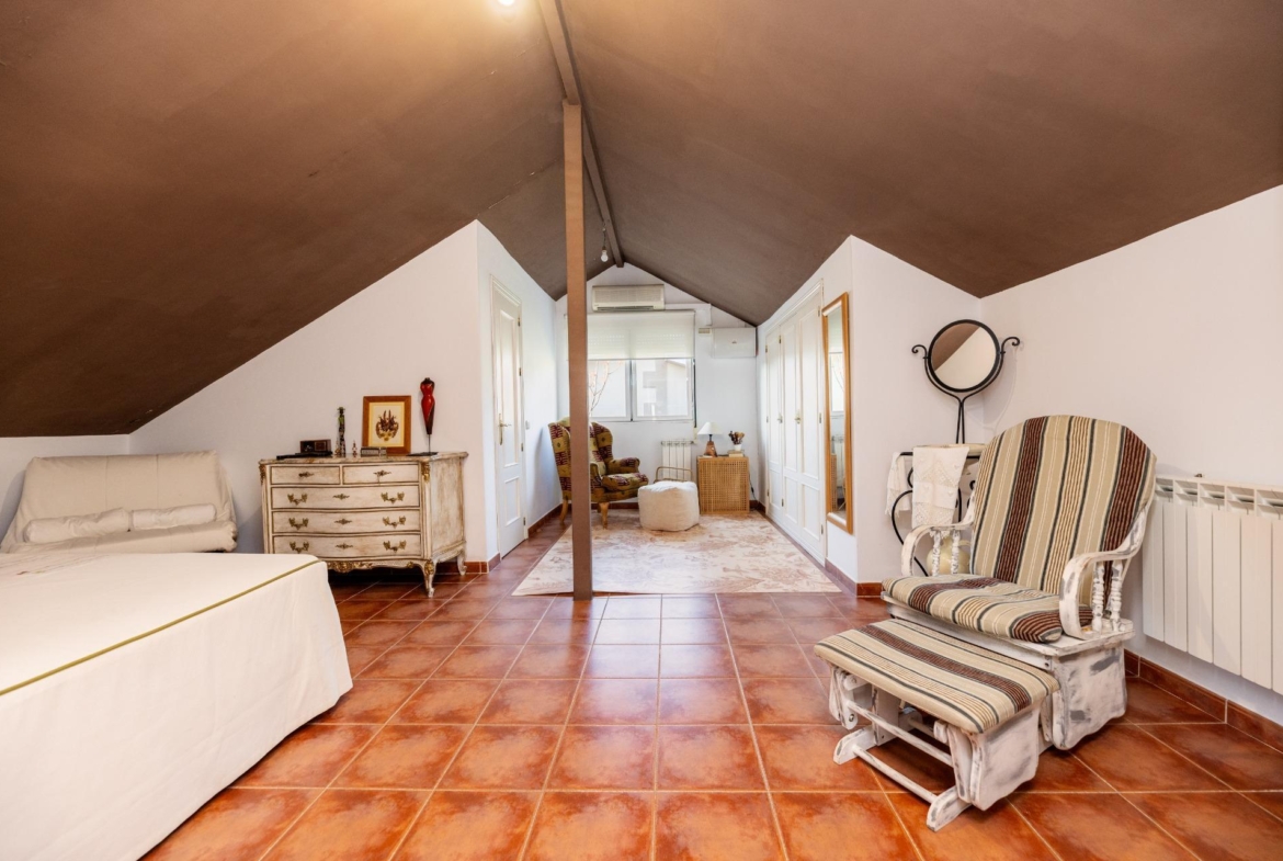 EXCLUSIVO CHALET INDEPENDIENTE EN LOS PEÑASCALES