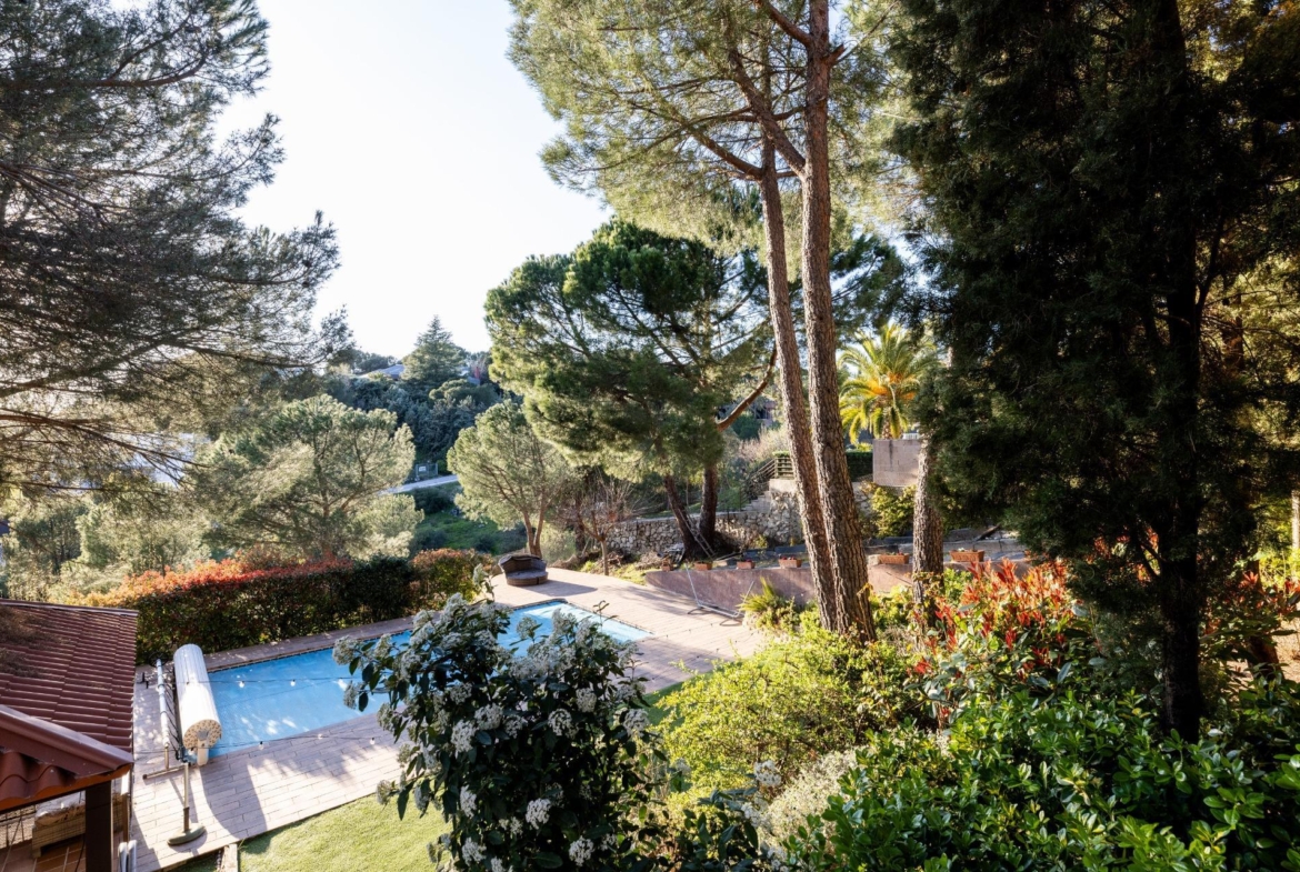 EXCLUSIVO CHALET INDEPENDIENTE EN LOS PEÑASCALES