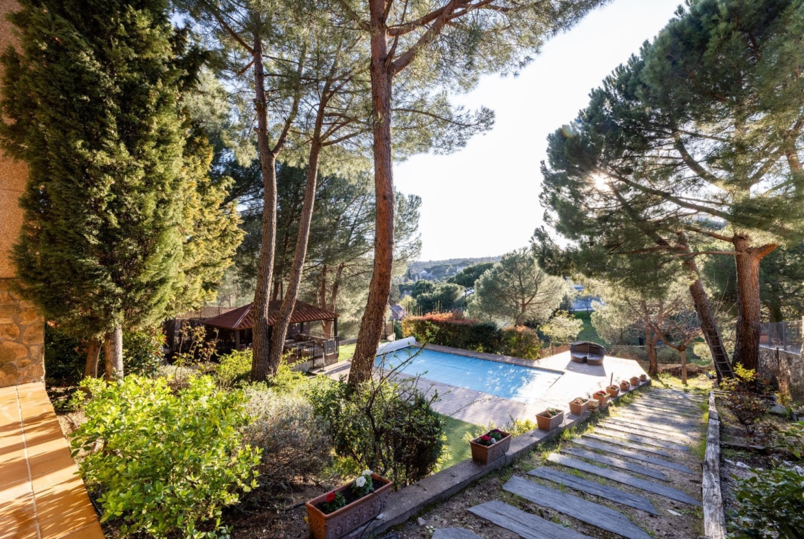 EXCLUSIVO CHALET INDEPENDIENTE EN LOS PEÑASCALES