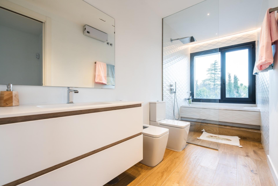 IMPRESIONANTE VIVIENDA DE DISEÑO CON PISCINA DE SAL Y ESPECTACULARES VISTAS