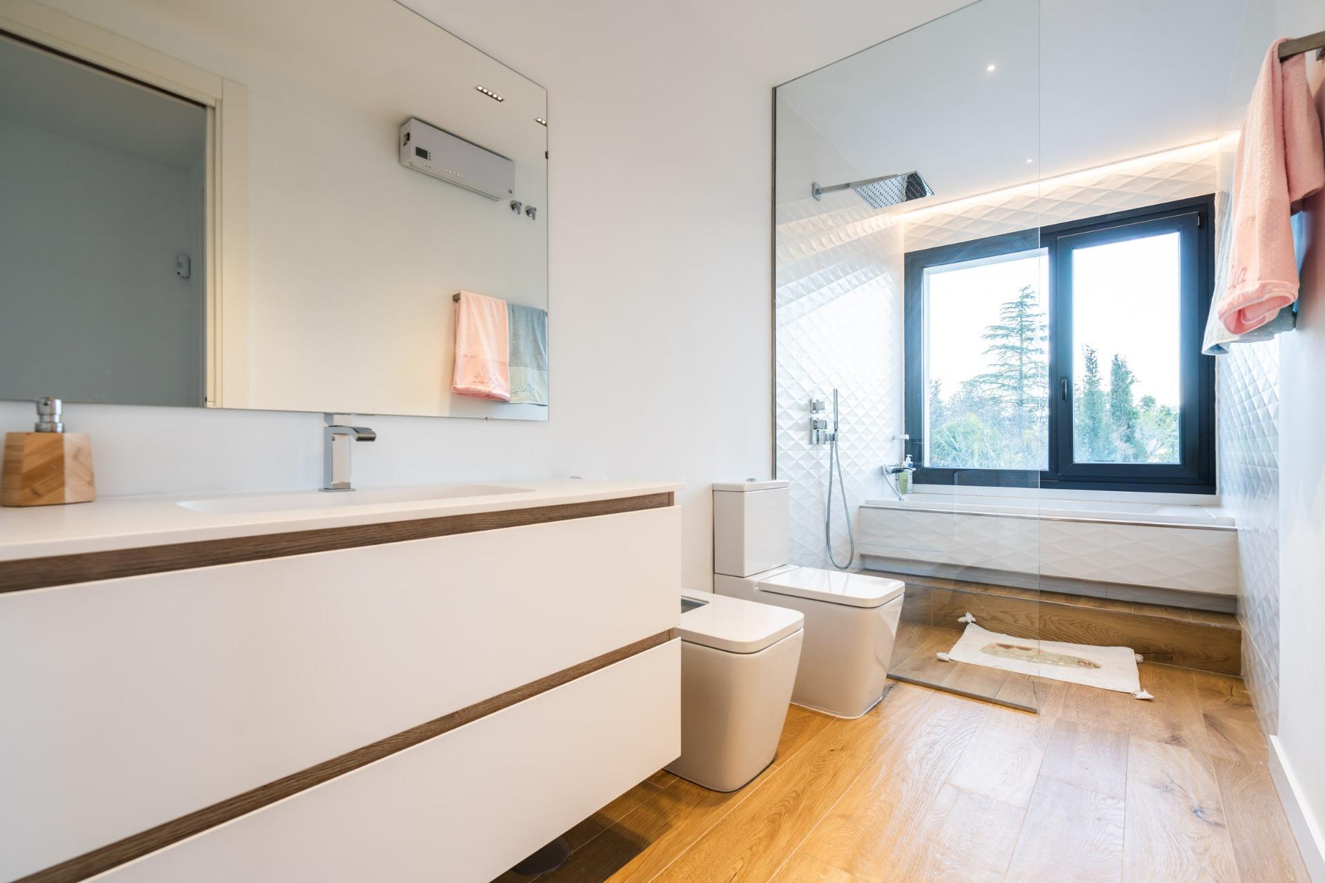 12-14 IMPRESIONANTE VIVIENDA DE DISEÑO CON PISCINA DE SAL Y ESPECTACULARES VISTAS