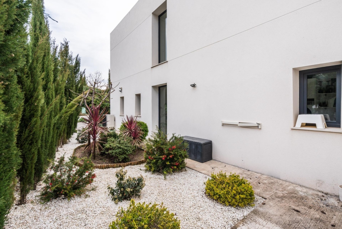 IMPRESIONANTE VIVIENDA DE DISEÑO CON PISCINA DE SAL Y ESPECTACULARES VISTAS