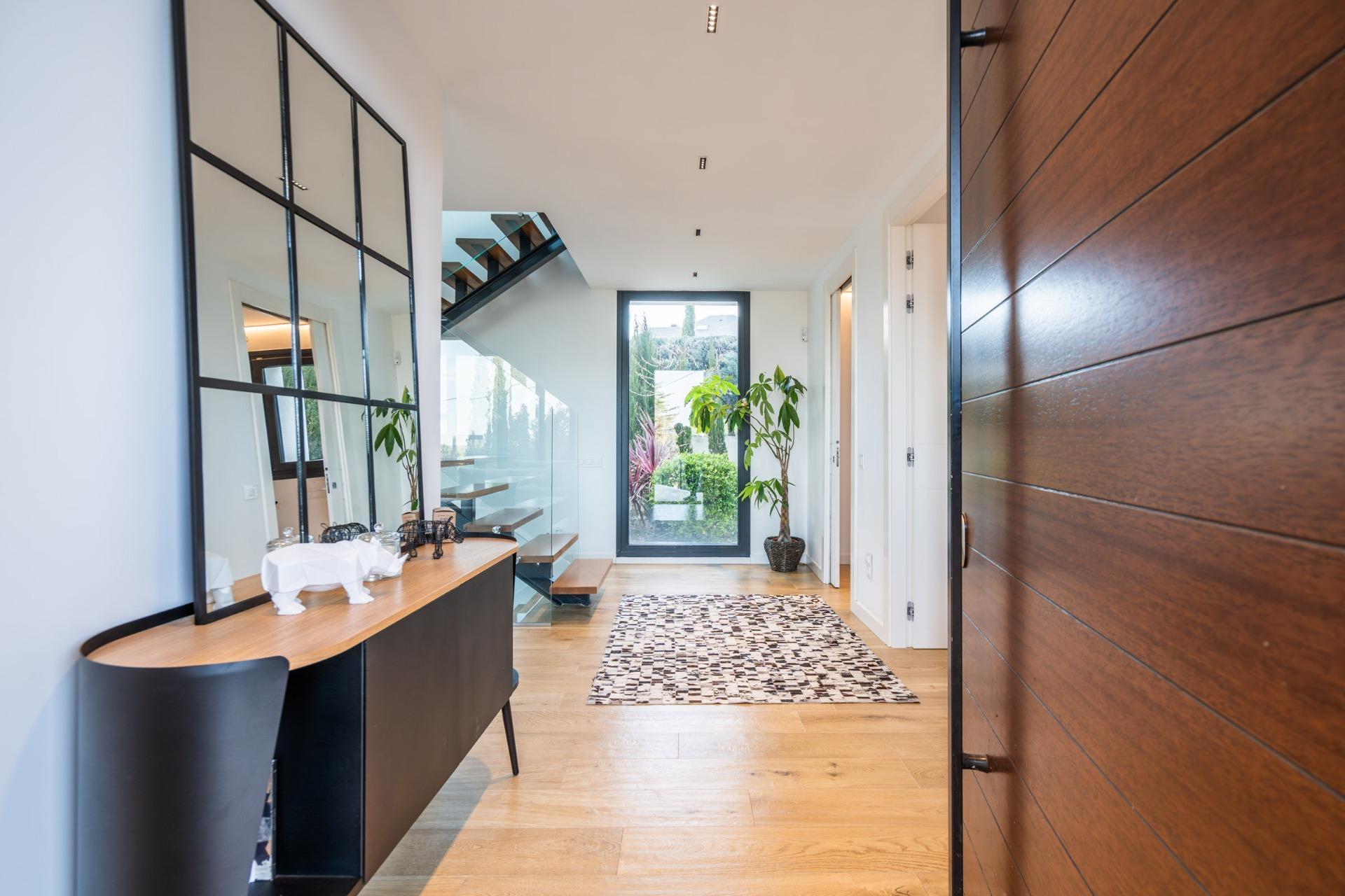 12-22 IMPRESIONANTE VIVIENDA DE DISEÑO CON PISCINA DE SAL Y ESPECTACULARES VISTAS