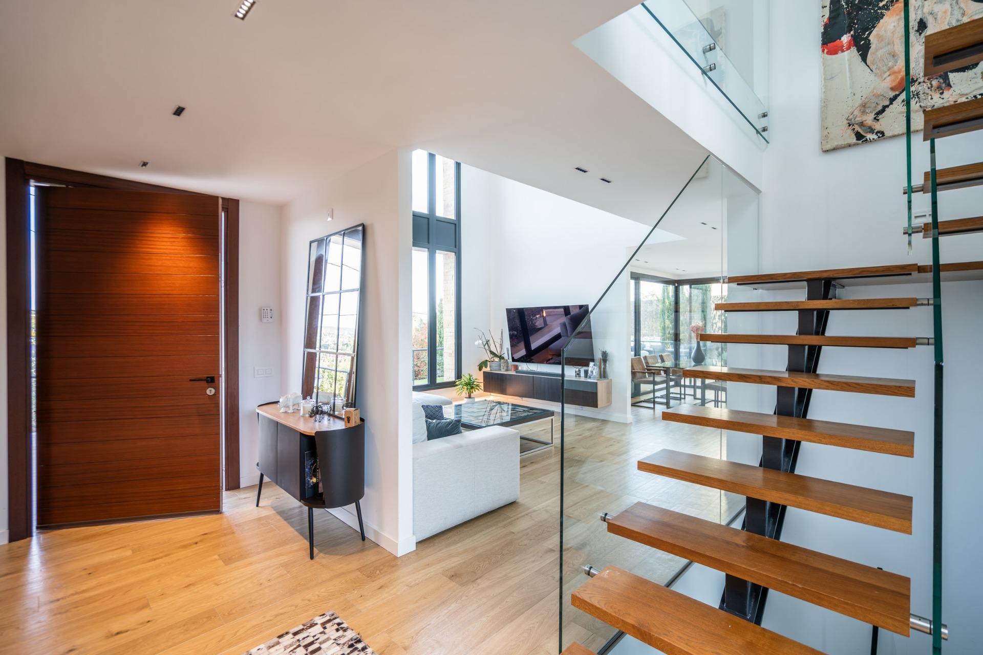 12-24 IMPRESIONANTE VIVIENDA DE DISEÑO CON PISCINA DE SAL Y ESPECTACULARES VISTAS