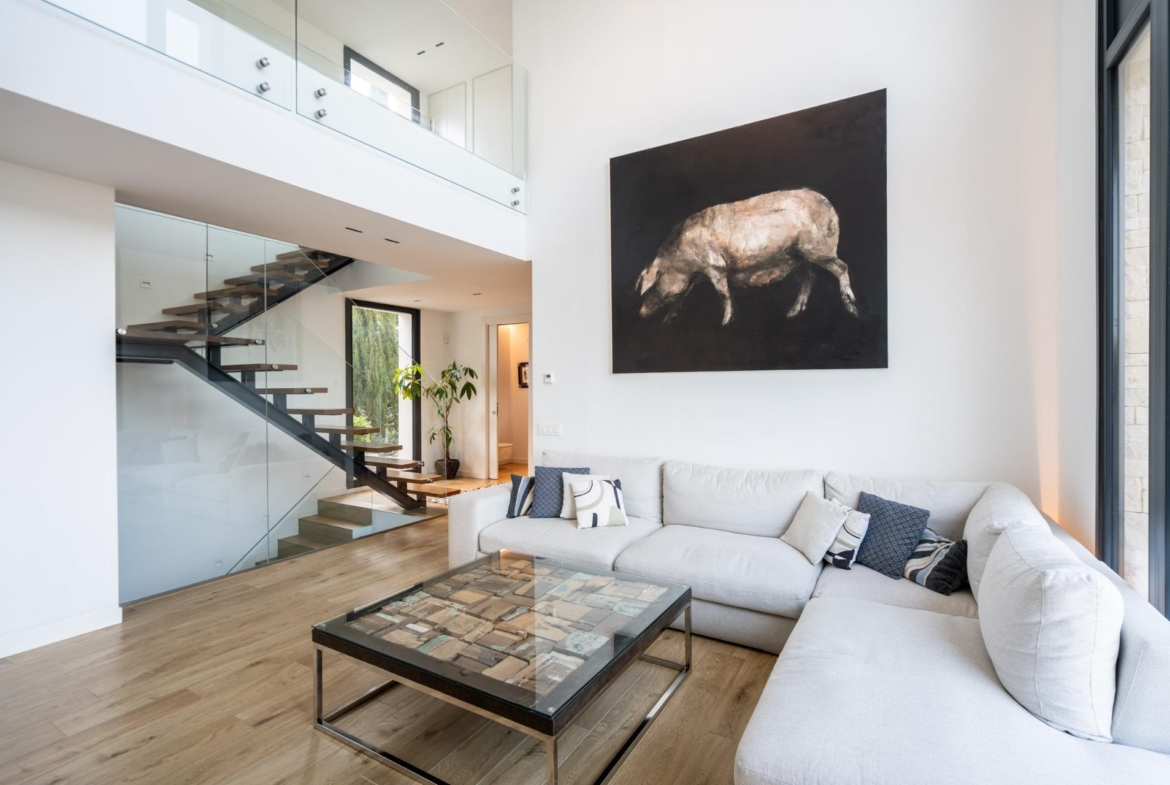 IMPRESIONANTE VIVIENDA DE DISEÑO CON PISCINA DE SAL Y ESPECTACULARES VISTAS