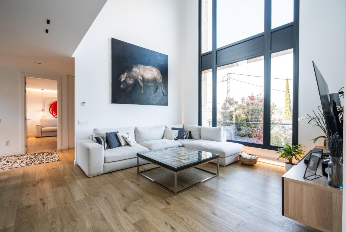 IMPRESIONANTE VIVIENDA DE DISEÑO CON PISCINA DE SAL Y ESPECTACULARES VISTAS