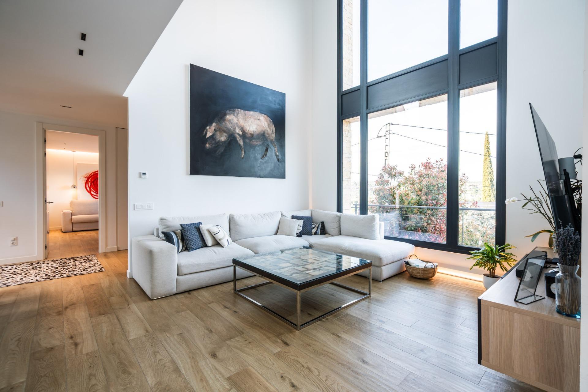 12-26 IMPRESIONANTE VIVIENDA DE DISEÑO CON PISCINA DE SAL Y ESPECTACULARES VISTAS