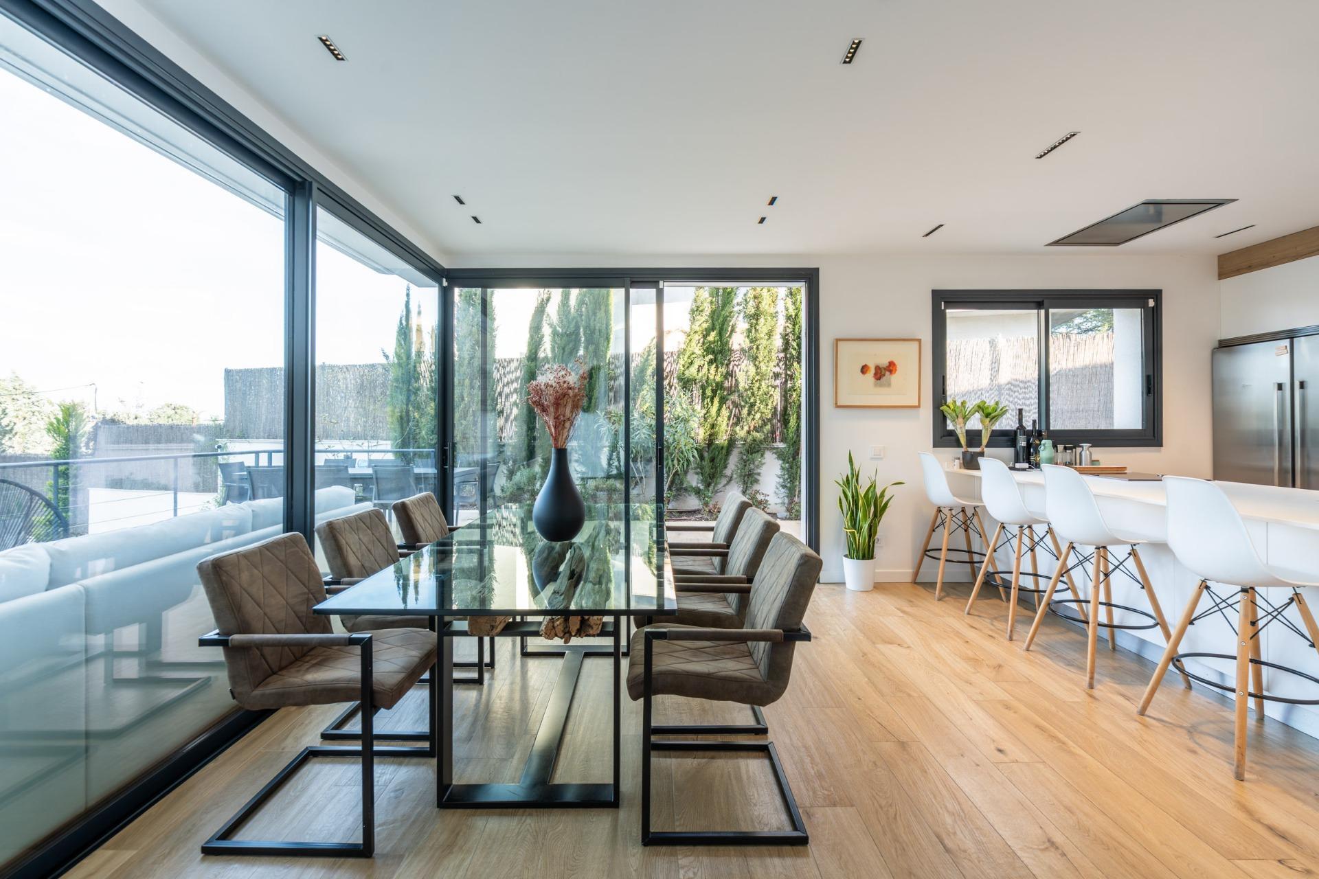 12-29 IMPRESIONANTE VIVIENDA DE DISEÑO CON PISCINA DE SAL Y ESPECTACULARES VISTAS