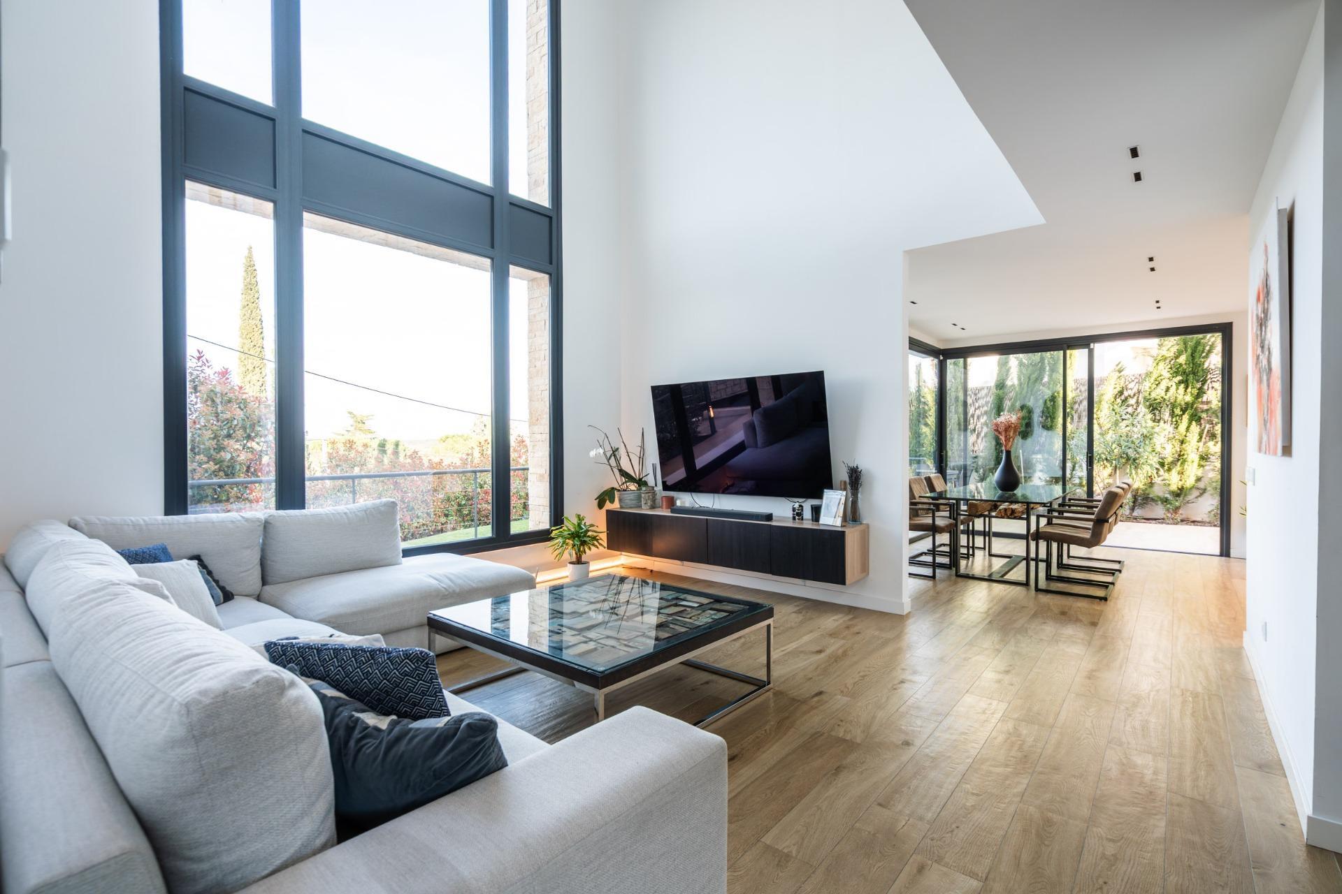 12-3 IMPRESIONANTE VIVIENDA DE DISEÑO CON PISCINA DE SAL Y ESPECTACULARES VISTAS