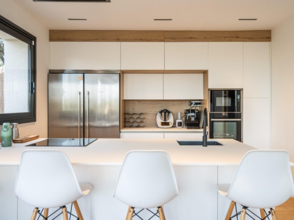 IMPRESIONANTE VIVIENDA DE DISEÑO CON PISCINA DE SAL Y ESPECTACULARES VISTAS