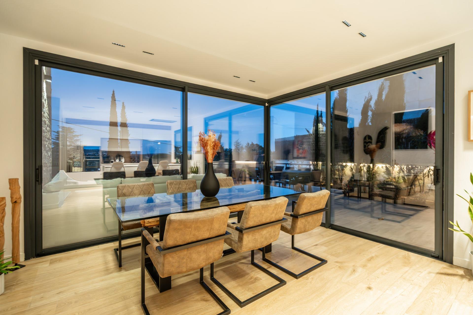 12-34 IMPRESIONANTE VIVIENDA DE DISEÑO CON PISCINA DE SAL Y ESPECTACULARES VISTAS