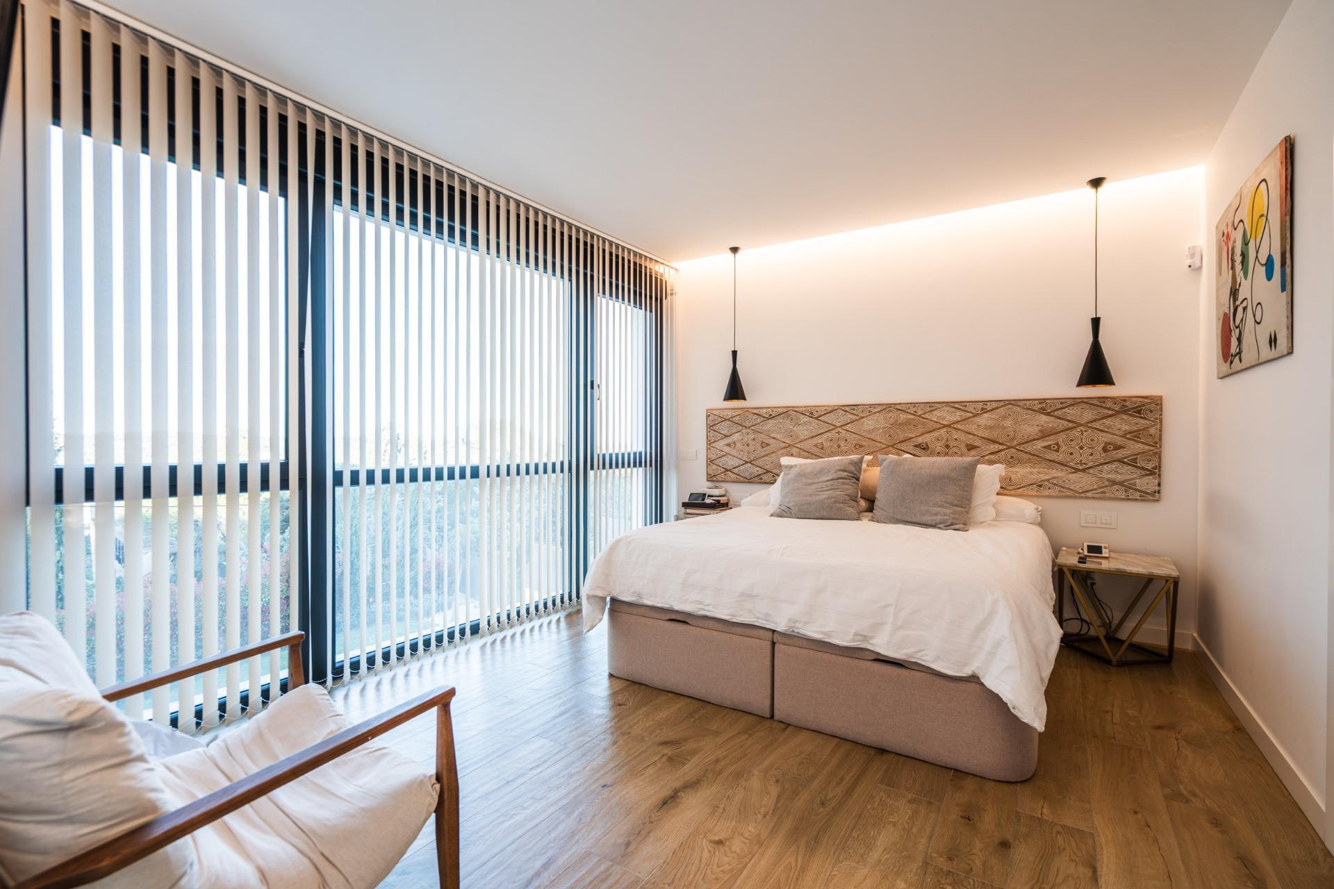 12-38 IMPRESIONANTE VIVIENDA DE DISEÑO CON PISCINA DE SAL Y ESPECTACULARES VISTAS