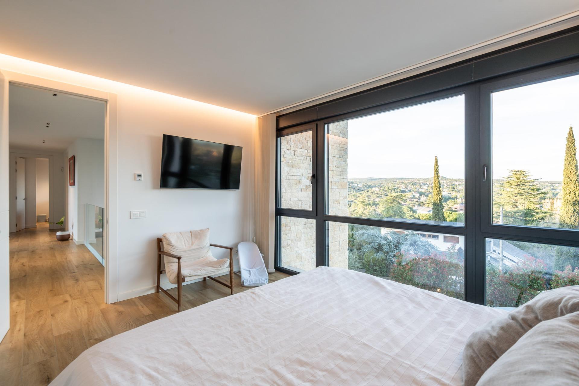 12-39 IMPRESIONANTE VIVIENDA DE DISEÑO CON PISCINA DE SAL Y ESPECTACULARES VISTAS