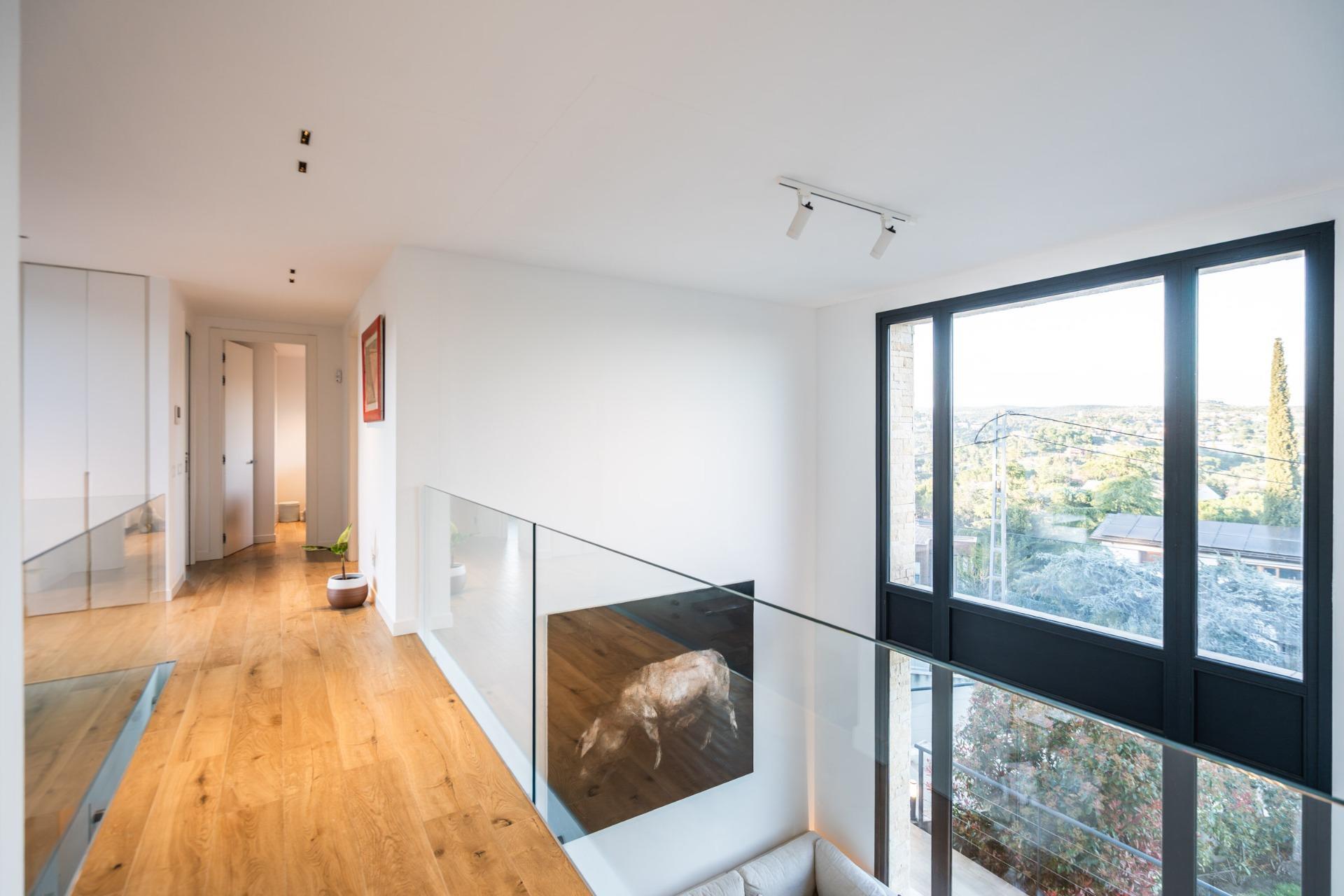 12-42 IMPRESIONANTE VIVIENDA DE DISEÑO CON PISCINA DE SAL Y ESPECTACULARES VISTAS