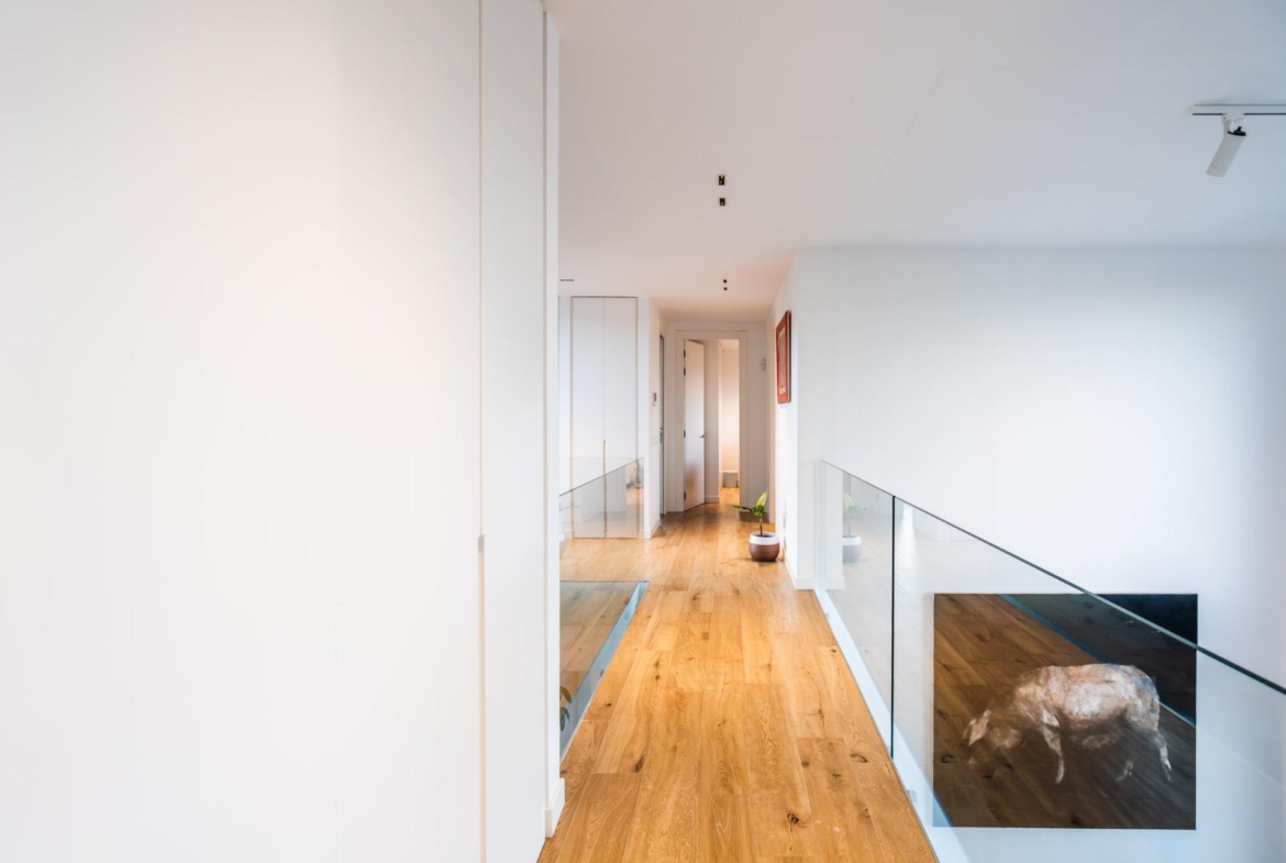 IMPRESIONANTE VIVIENDA DE DISEÑO CON PISCINA DE SAL Y ESPECTACULARES VISTAS