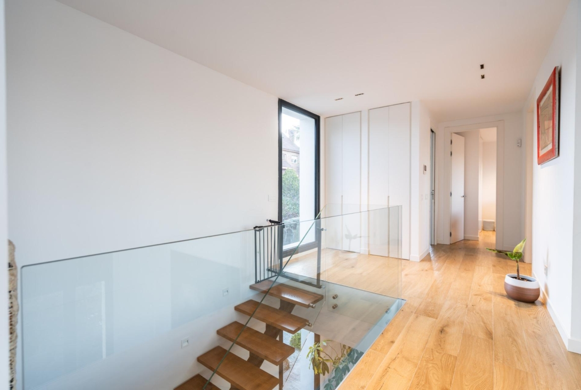 IMPRESIONANTE VIVIENDA DE DISEÑO CON PISCINA DE SAL Y ESPECTACULARES VISTAS
