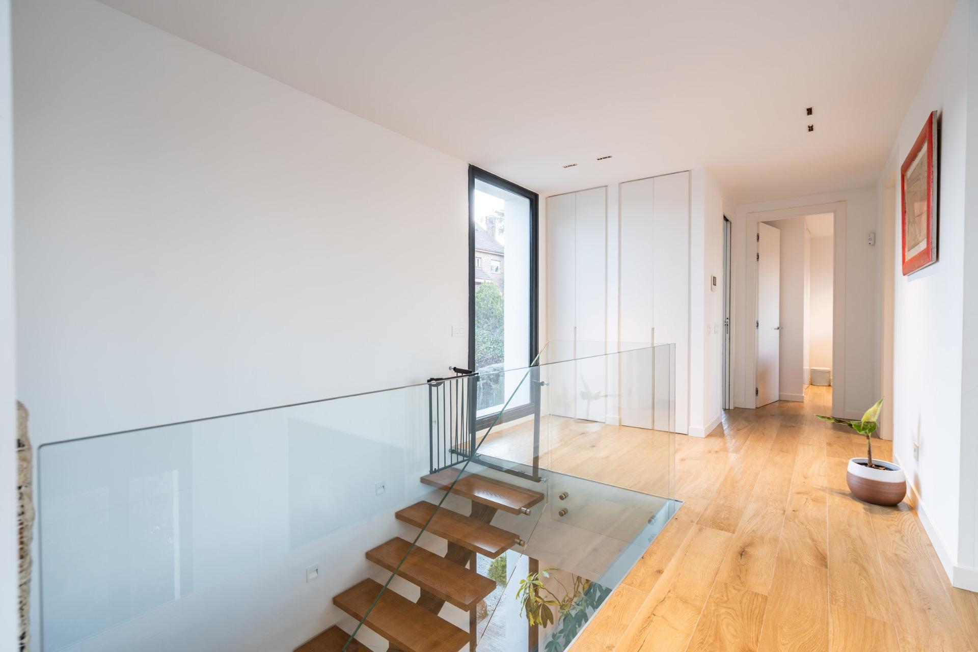 12-44 IMPRESIONANTE VIVIENDA DE DISEÑO CON PISCINA DE SAL Y ESPECTACULARES VISTAS