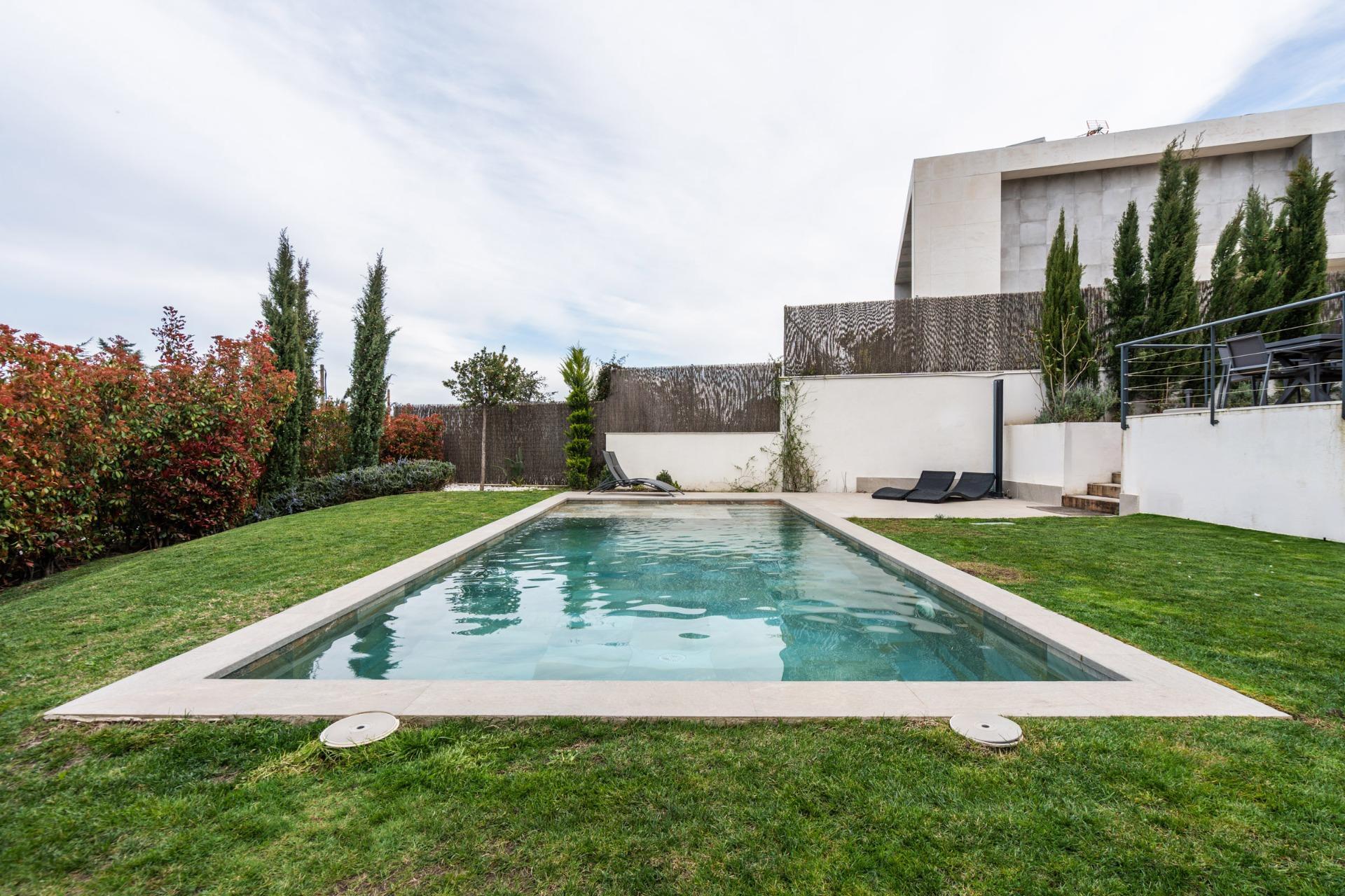 12-52 IMPRESIONANTE VIVIENDA DE DISEÑO CON PISCINA DE SAL Y ESPECTACULARES VISTAS