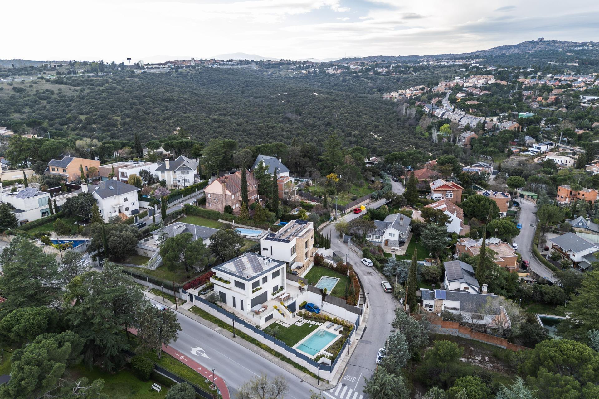 12-53 IMPRESIONANTE VIVIENDA DE DISEÑO CON PISCINA DE SAL Y ESPECTACULARES VISTAS