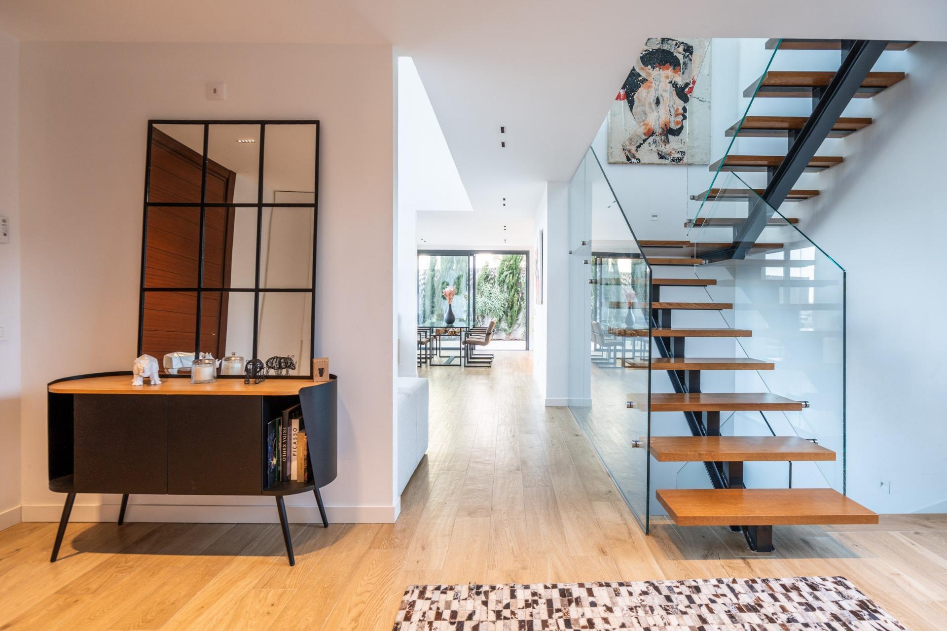 12-8 IMPRESIONANTE VIVIENDA DE DISEÑO CON PISCINA DE SAL Y ESPECTACULARES VISTAS