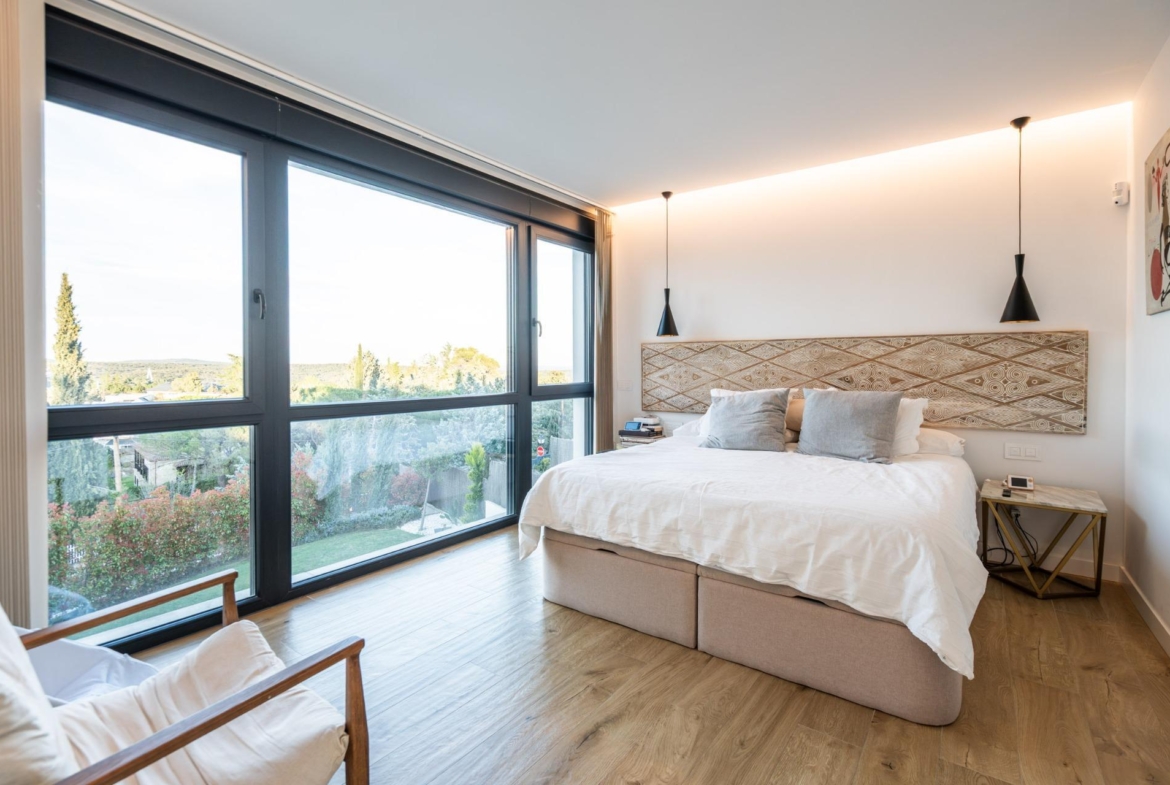 IMPRESIONANTE VIVIENDA DE DISEÑO CON PISCINA DE SAL Y ESPECTACULARES VISTAS