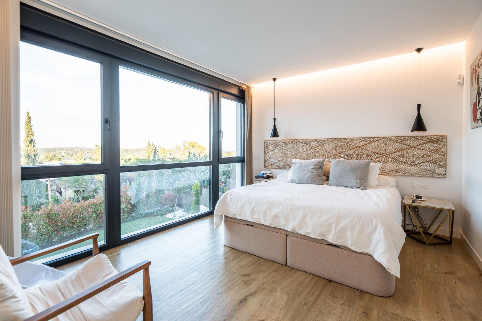 12-9 IMPRESIONANTE VIVIENDA DE DISEÑO CON PISCINA DE SAL Y ESPECTACULARES VISTAS