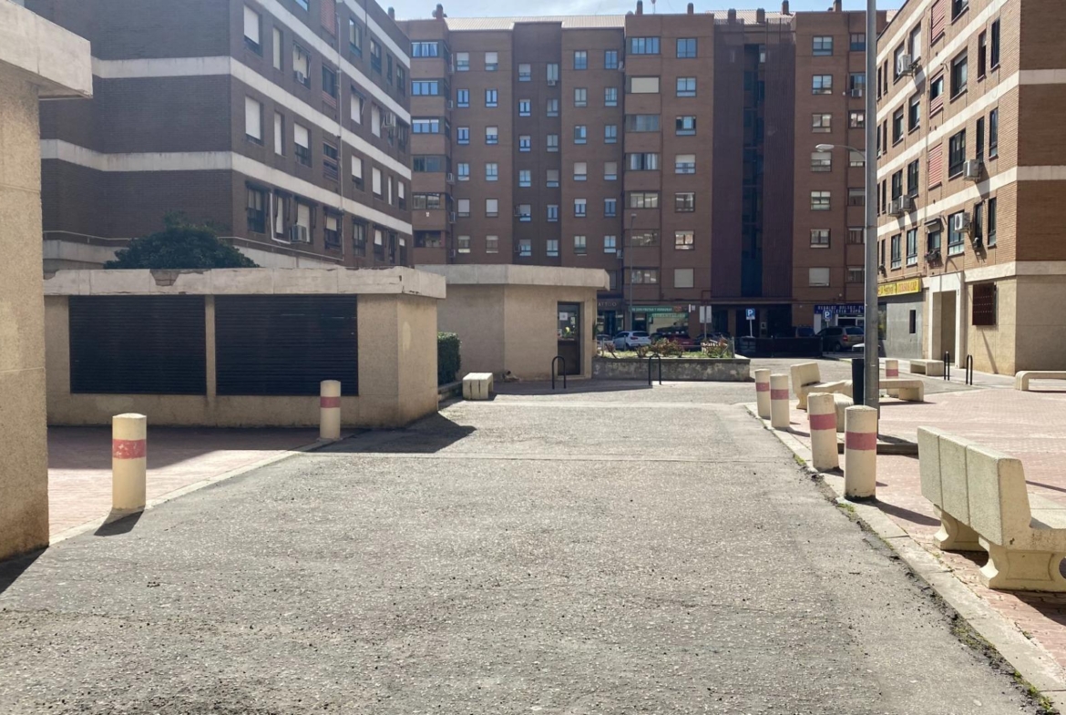 Plaza de garaje para moto.