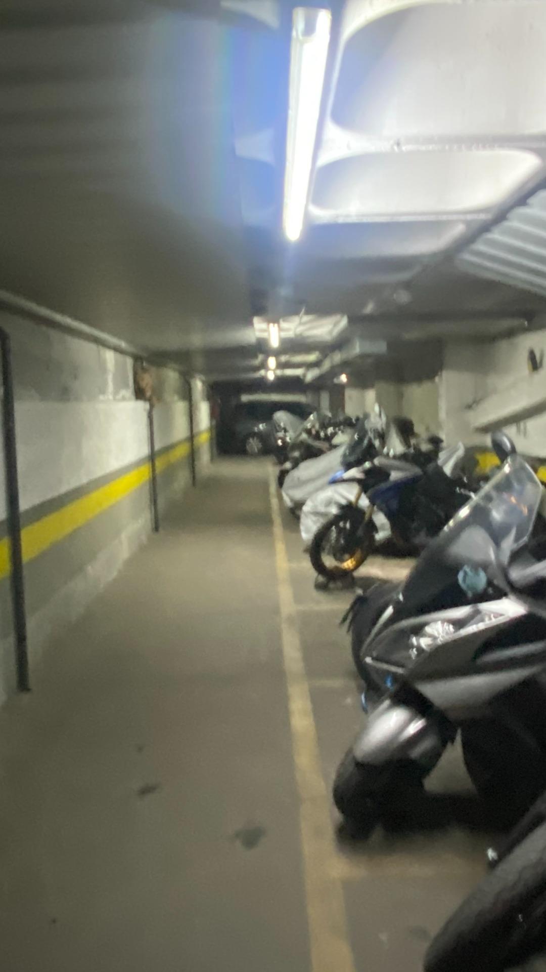5-7 Plaza de garaje para moto.