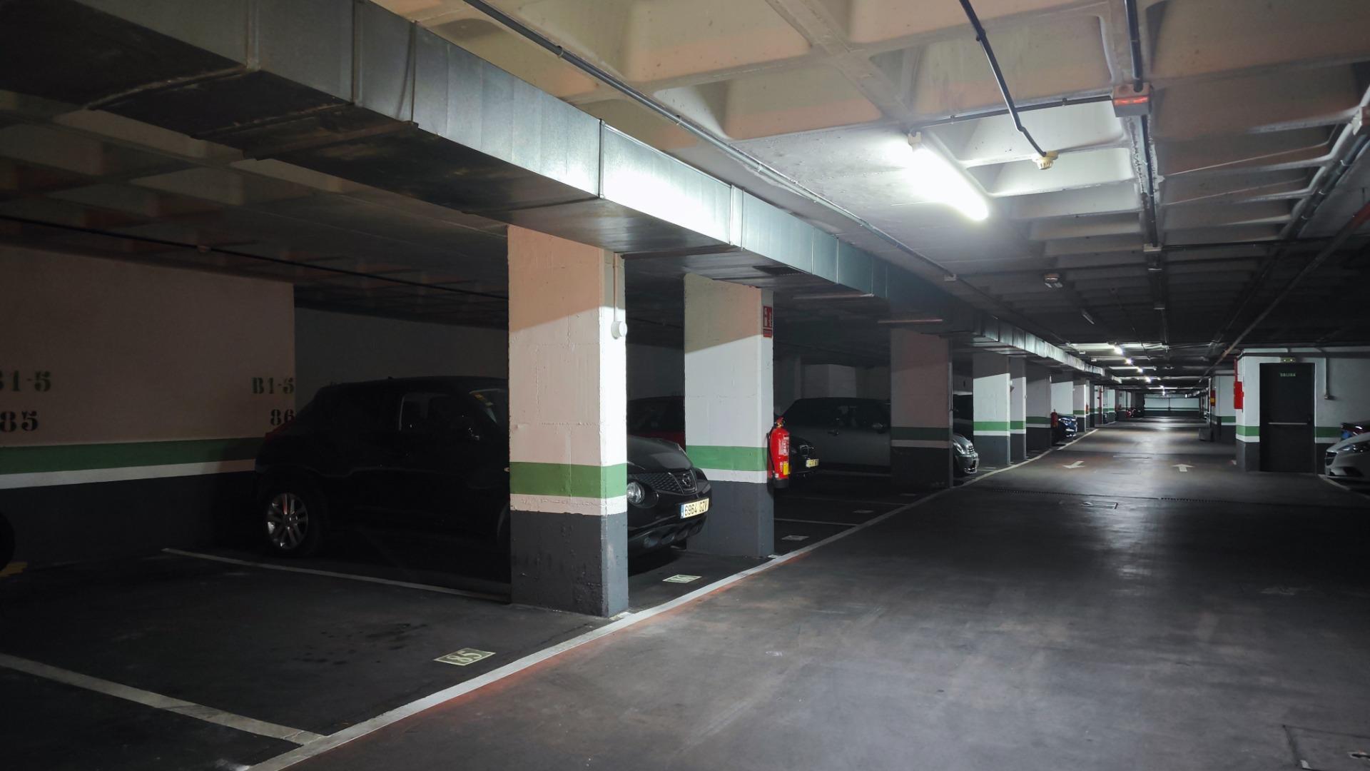 6-4 Plaza de parking junto a metro tetuán