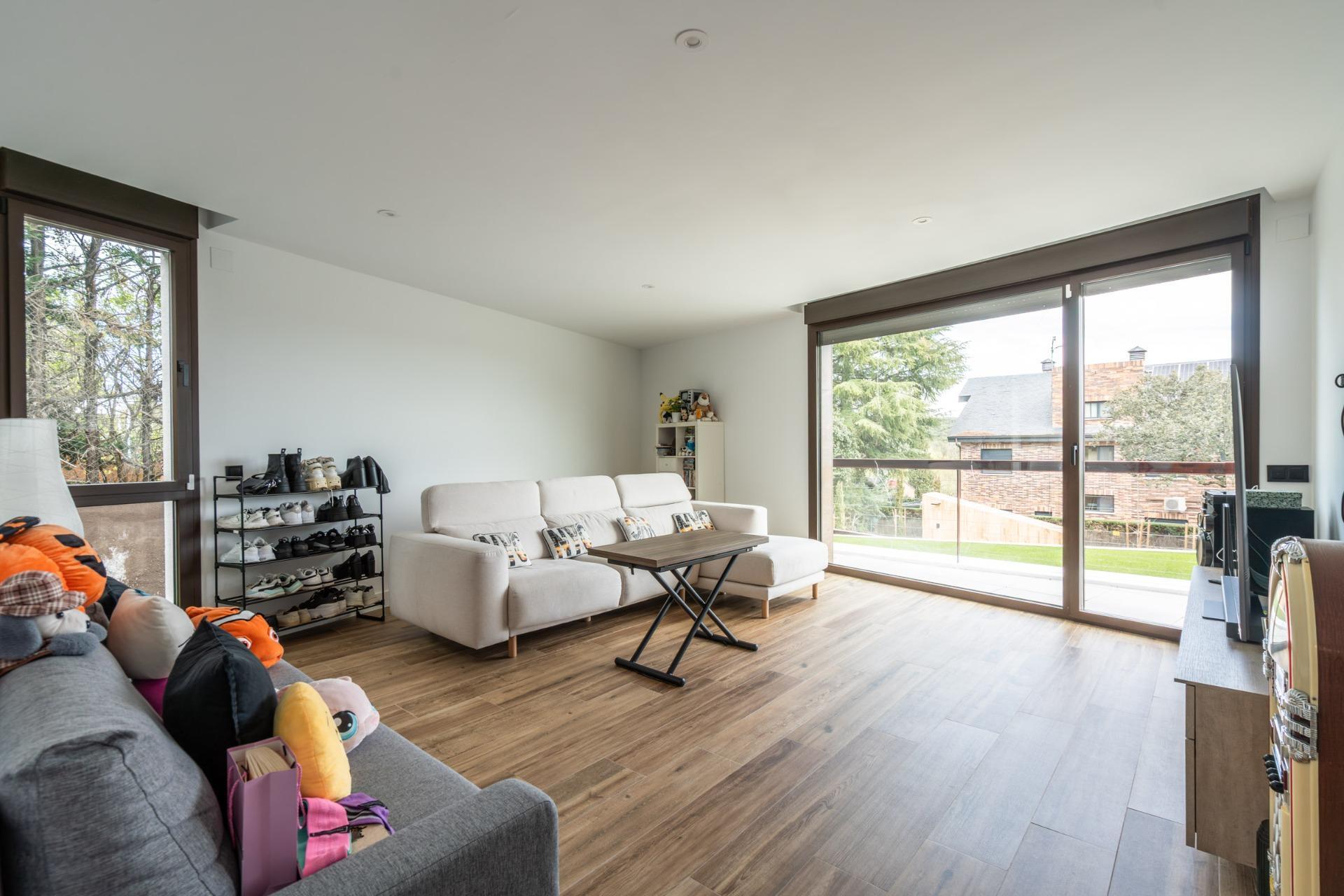 13-14 ^**^EXCLUSIVA VIVIENDA DE DISEÑO CON PISCINA Y VISTAS EN LOS PEÑASCALES^**^