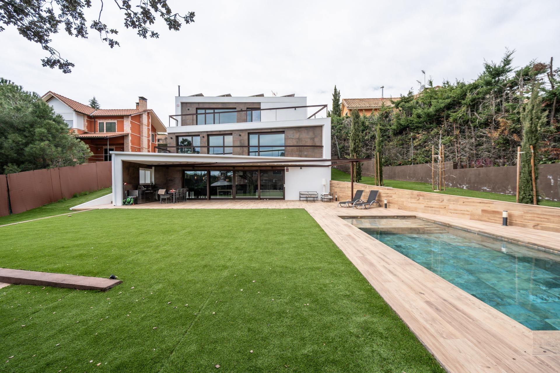 13-20 ^**^EXCLUSIVA VIVIENDA DE DISEÑO CON PISCINA Y VISTAS EN LOS PEÑASCALES^**^