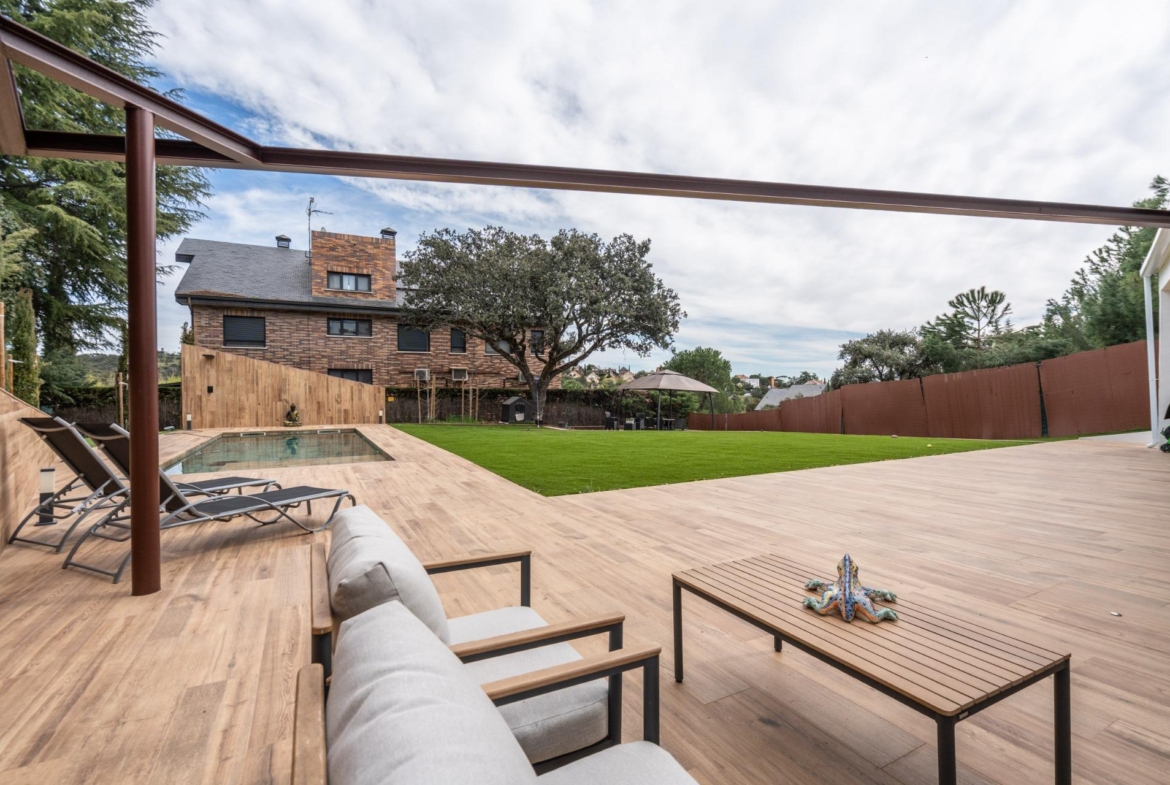 ^**^EXCLUSIVA VIVIENDA DE DISEÑO CON PISCINA Y VISTAS EN LOS PEÑASCALES^**^