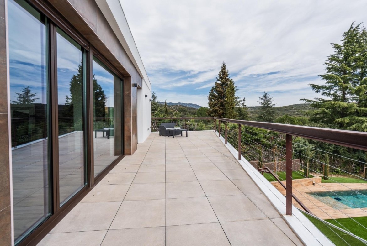 ^**^EXCLUSIVA VIVIENDA DE DISEÑO CON PISCINA Y VISTAS EN LOS PEÑASCALES^**^