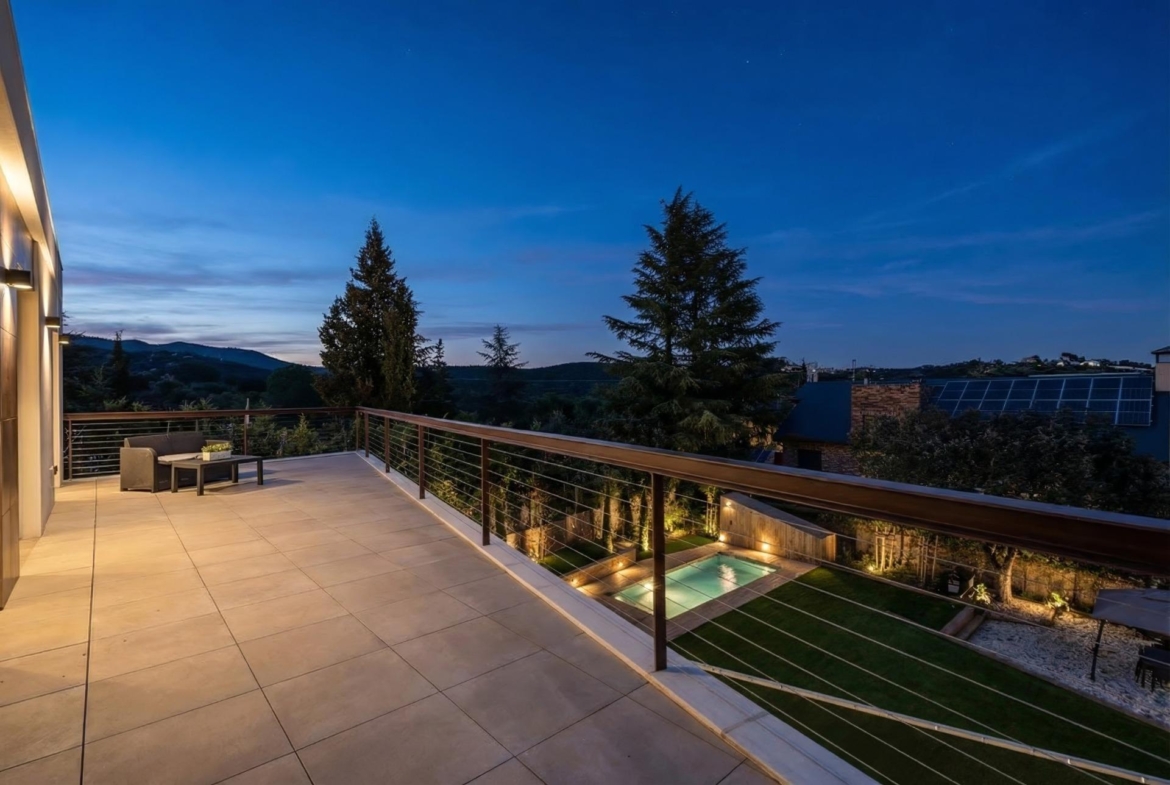 ^**^EXCLUSIVA VIVIENDA DE DISEÑO CON PISCINA Y VISTAS EN LOS PEÑASCALES^**^