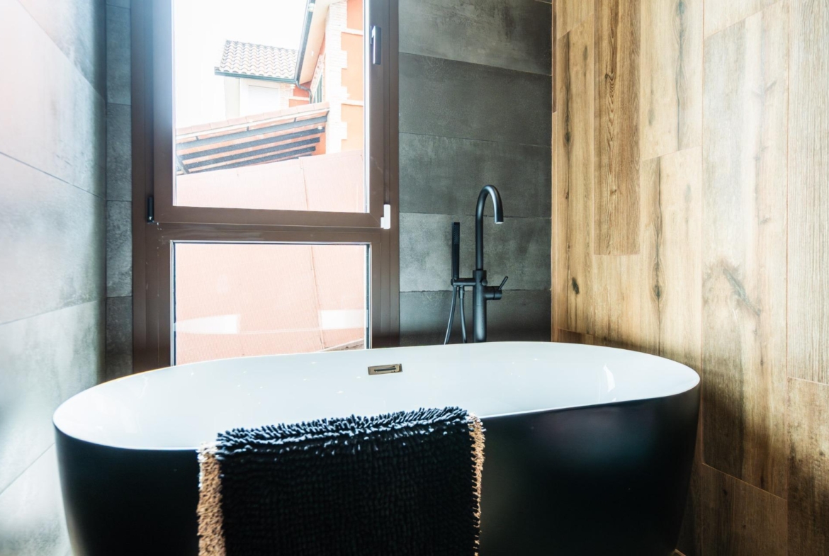 ^**^EXCLUSIVA VIVIENDA DE DISEÑO CON PISCINA Y VISTAS EN LOS PEÑASCALES^**^