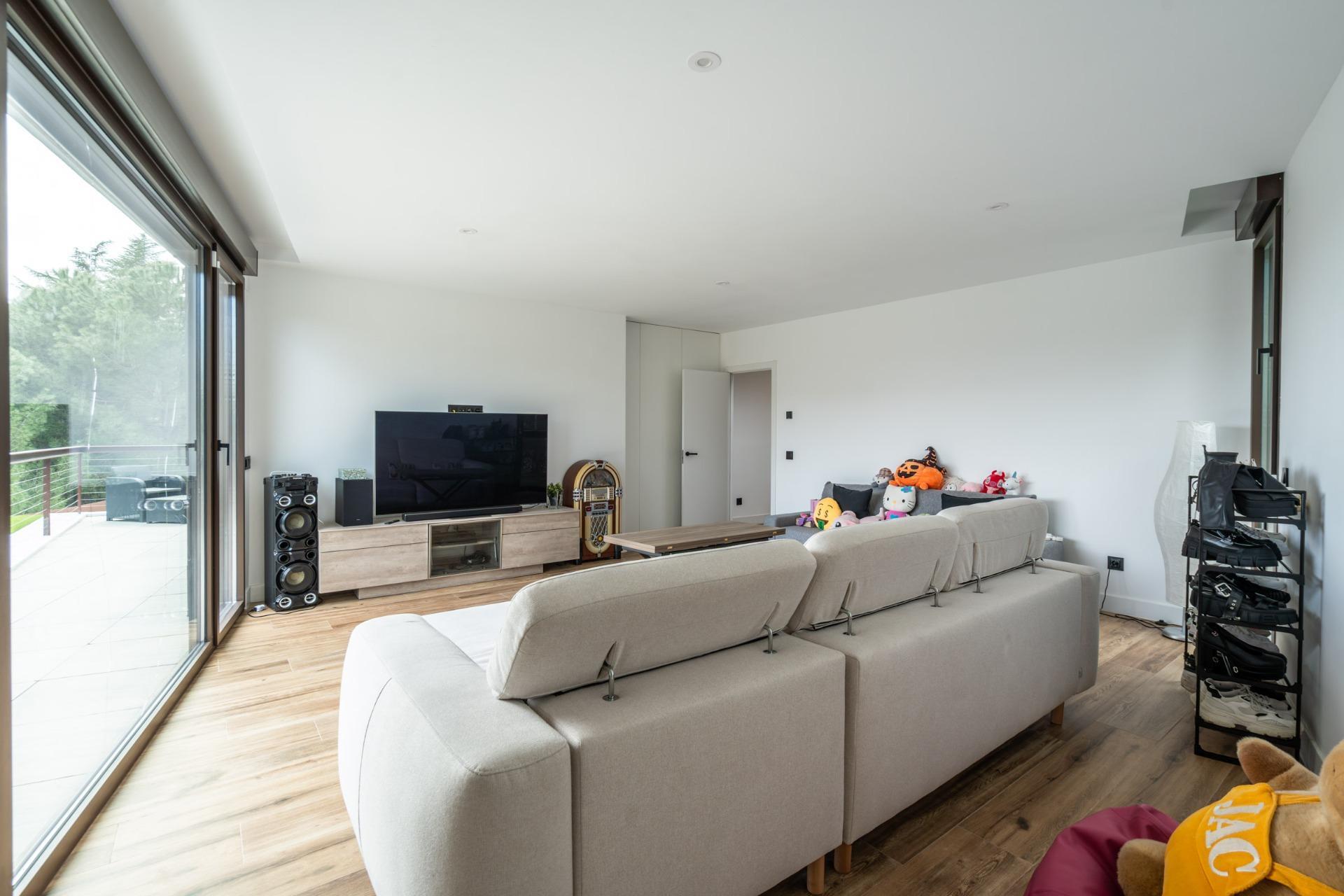 13-48 ^**^EXCLUSIVA VIVIENDA DE DISEÑO CON PISCINA Y VISTAS EN LOS PEÑASCALES^**^