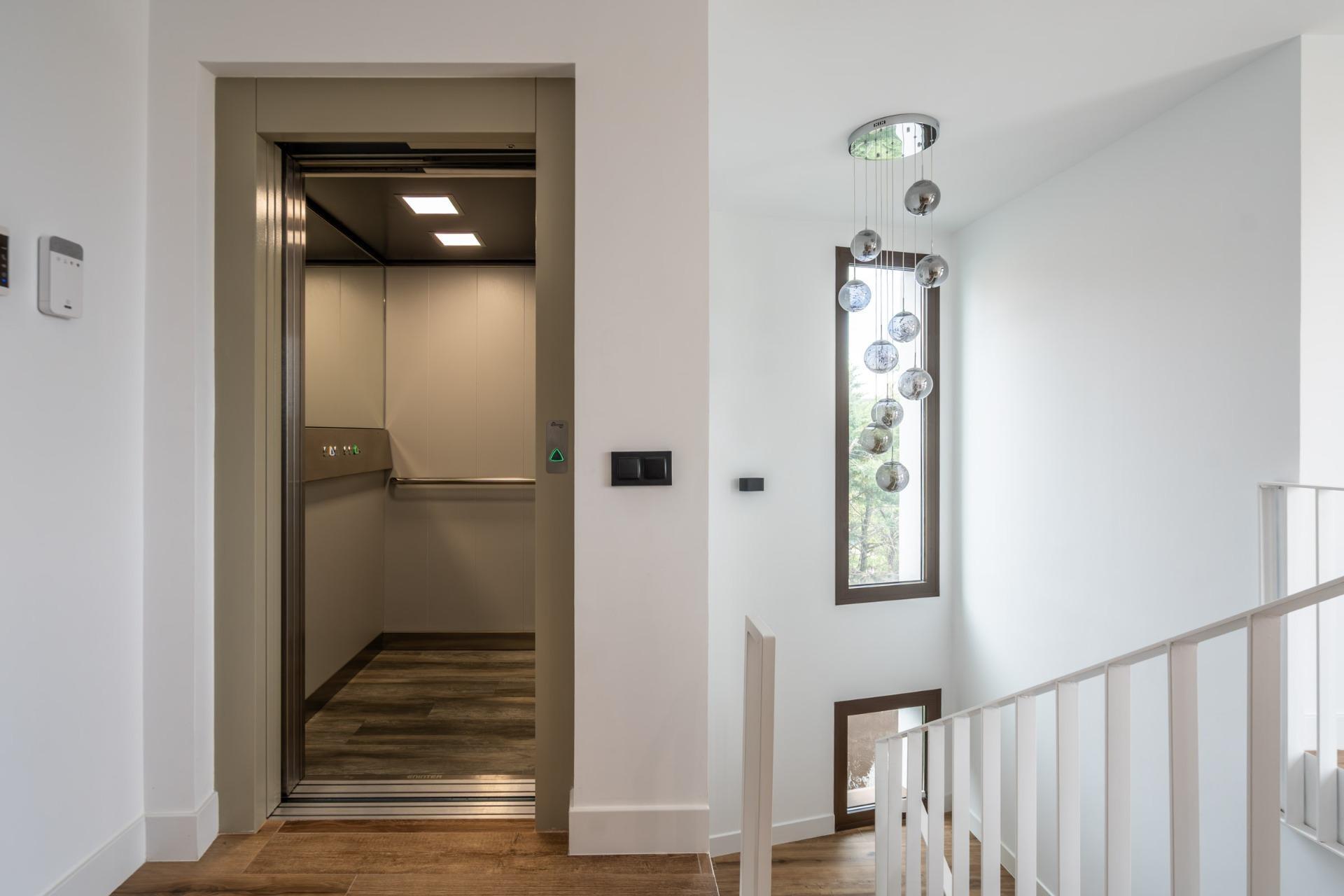 13-52 ^**^EXCLUSIVA VIVIENDA DE DISEÑO CON PISCINA Y VISTAS EN LOS PEÑASCALES^**^