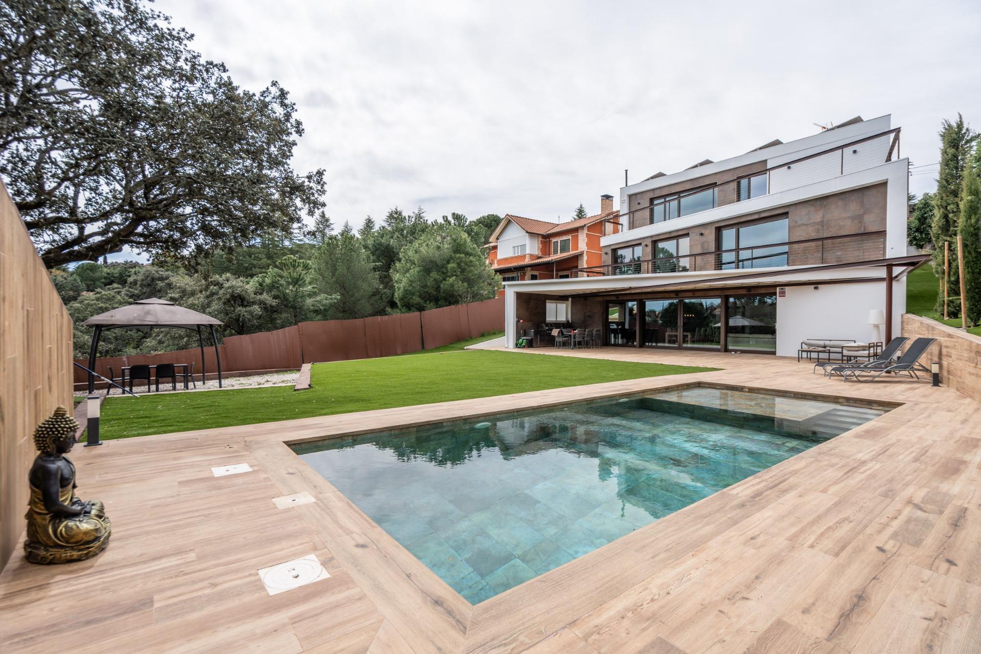 13-55 ^**^EXCLUSIVA VIVIENDA DE DISEÑO CON PISCINA Y VISTAS EN LOS PEÑASCALES^**^