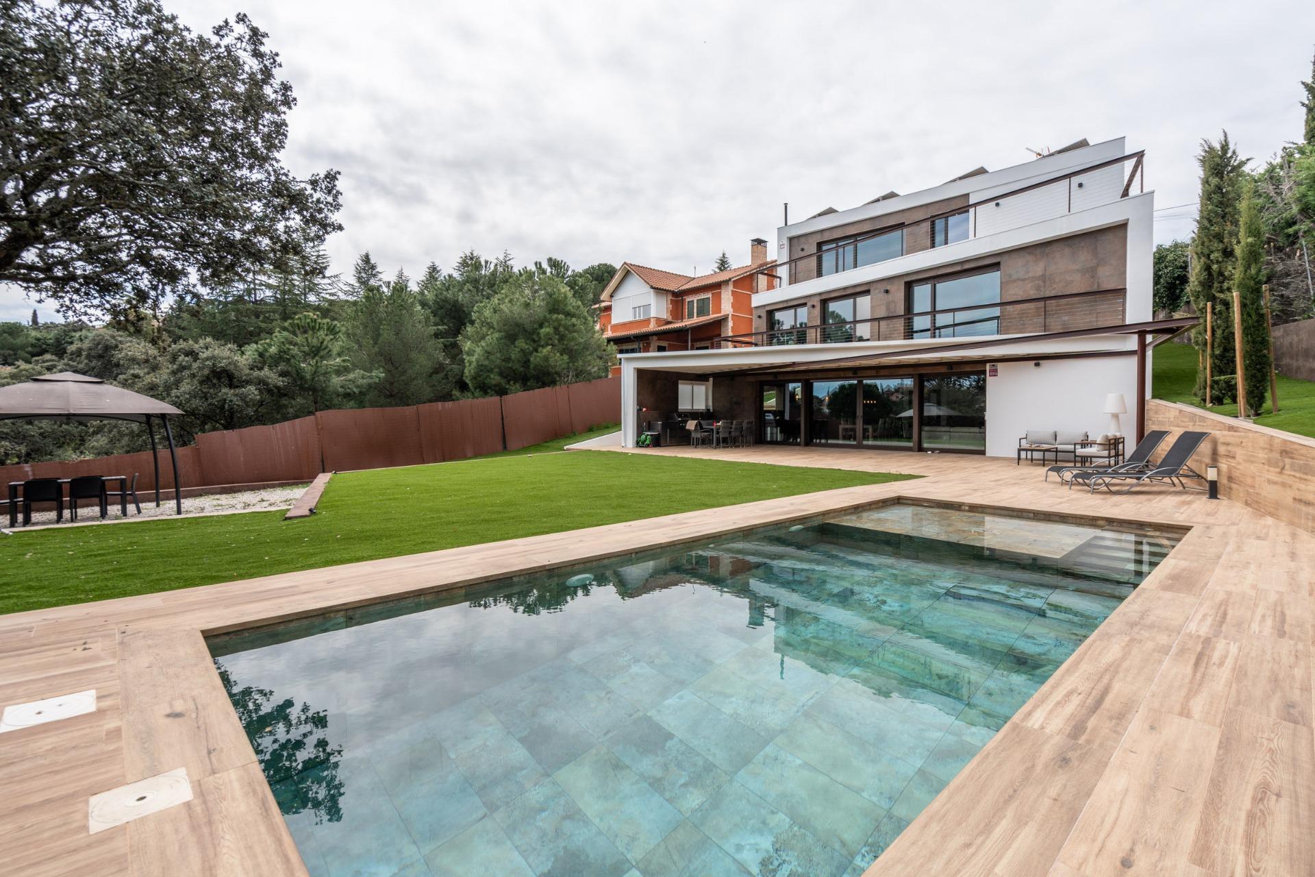 13-57 ^**^EXCLUSIVA VIVIENDA DE DISEÑO CON PISCINA Y VISTAS EN LOS PEÑASCALES^**^