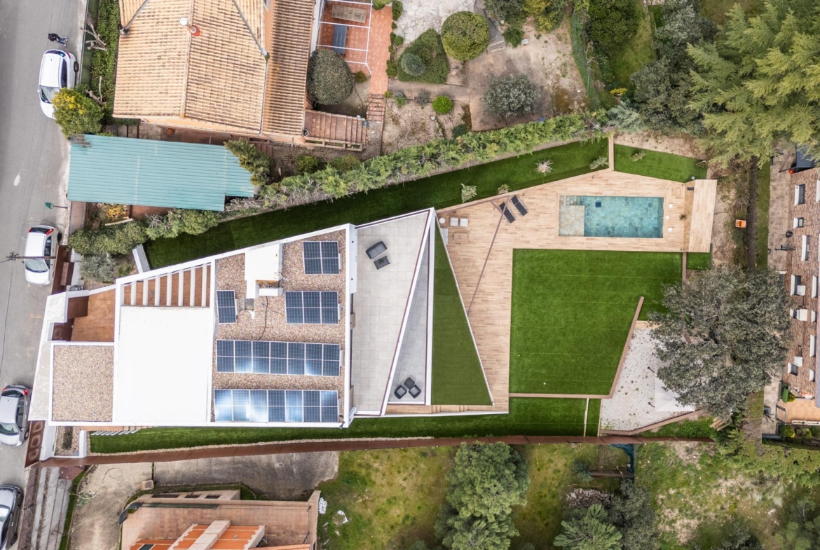 ^**^EXCLUSIVA VIVIENDA DE DISEÑO CON PISCINA Y VISTAS EN LOS PEÑASCALES^**^