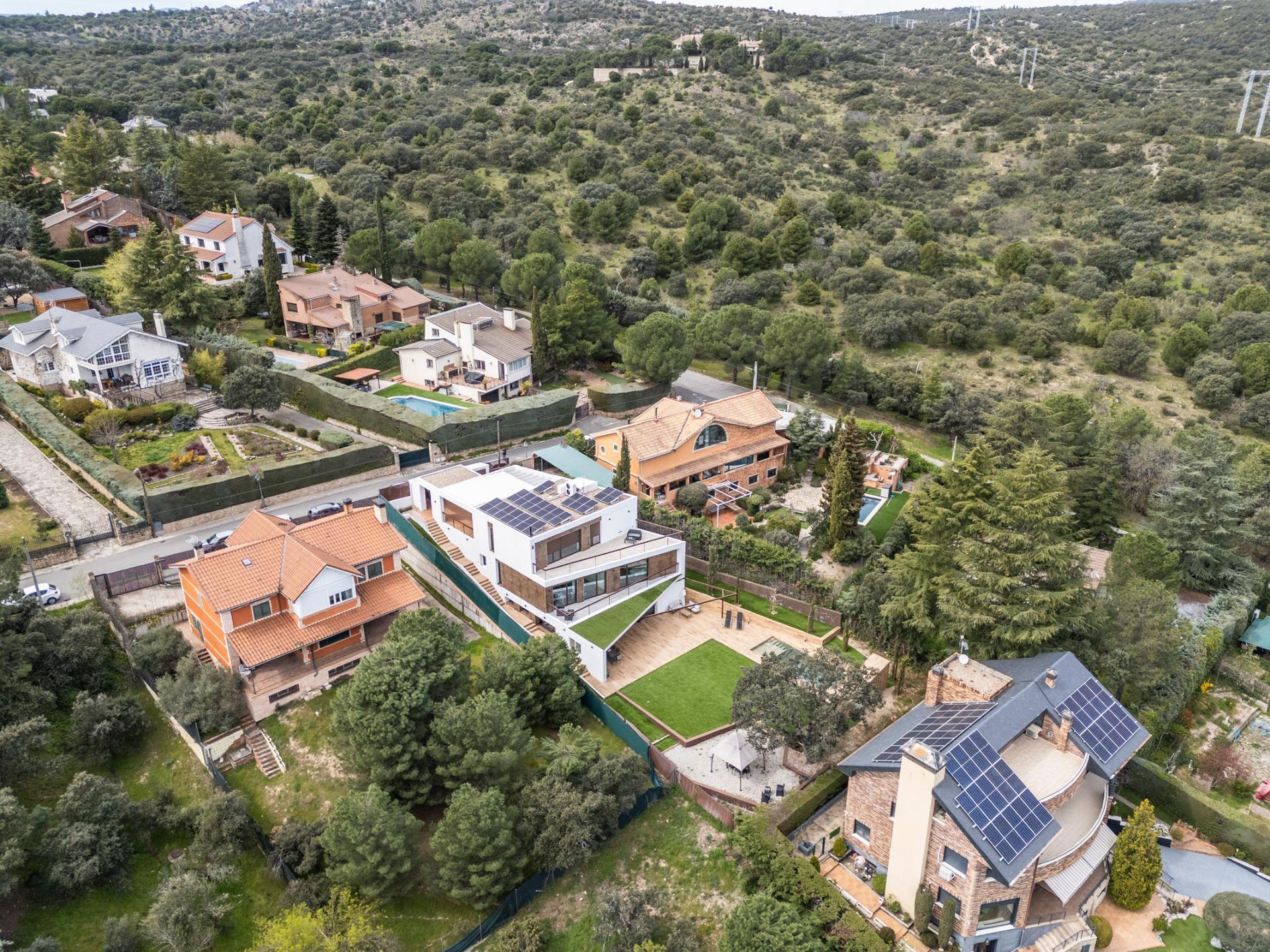 13-63 ^**^EXCLUSIVA VIVIENDA DE DISEÑO CON PISCINA Y VISTAS EN LOS PEÑASCALES^**^